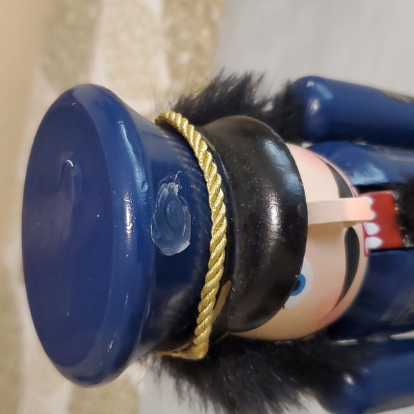 Two nutcrackers - Picture 2 of 5